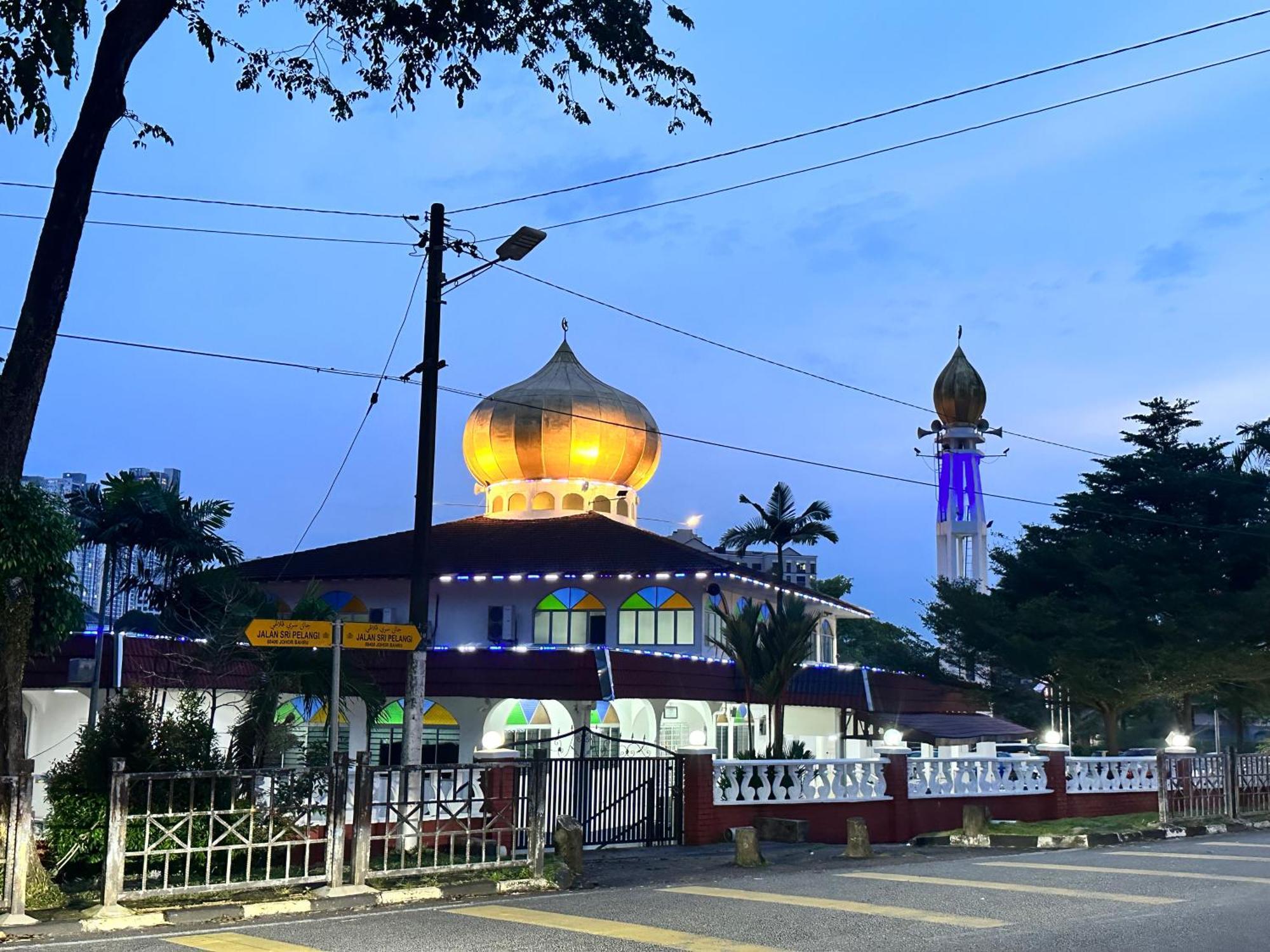 Pelangi Capsule Hostel Johor Bahru Exterior foto